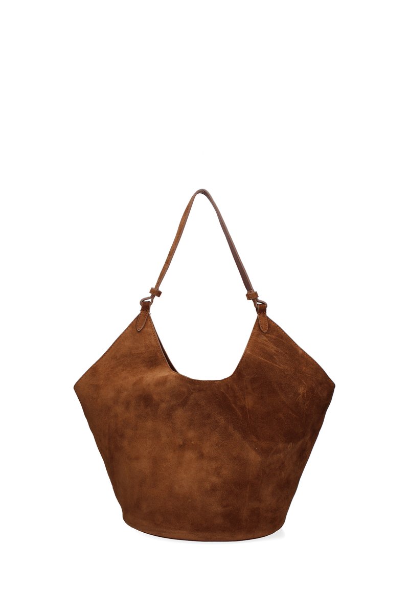Borsa a spalla in suede marrone con forma ampia e morbida e una sola tracolla. Presenta una texture liscia e un design minimalista.