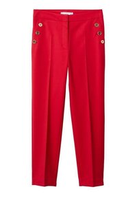 Pantalon rouge cintré avec une texture lisse, doté de trois boutons dorés sur le côté gauche et de poches avant.