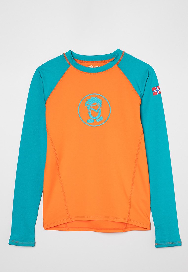 Långärmad badtröja i orange och turkos, med en cirkulär grafisk design och en liten norsk flagga som accent på ärmen.