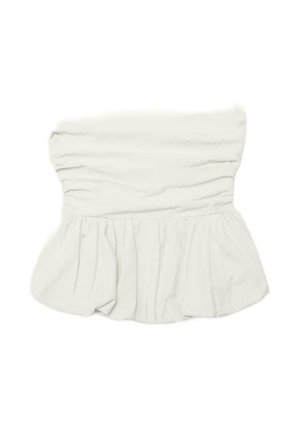 Valkoinen olkaimeton peplum-toppi, jossa rypytetty yläosa ja levenevä helma, asetettuna tasaisesti valkoiselle taustalle.