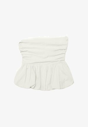 Valkoinen olkaimeton peplum-toppi, jossa rypytetty yläosa ja levenevä helma, asetettuna tasaisesti valkoiselle taustalle.