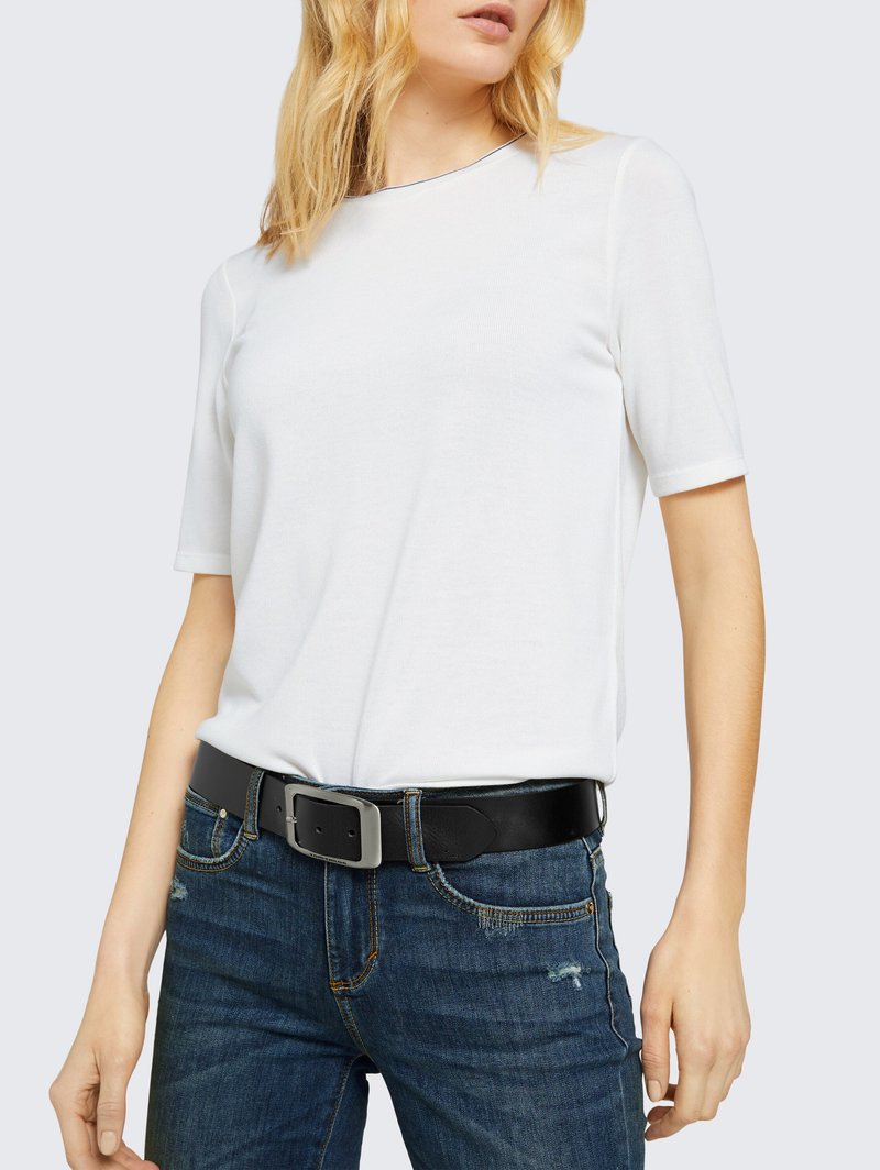 White short-sleeve t-shirt with a rounded neckline, paired with blue distressed denim jeans and a black leather belt featuring a silver buckle.