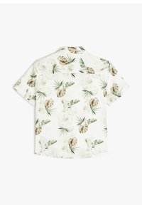 Korte mouwen, geknoopte shirt in witte stof met een groen en beige tropisch blad- en schelpdesign. Lichtgewicht, ademend materiaal.