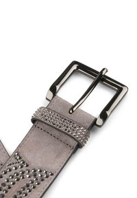 Grau Wildledergürtel mit einer Reihe von Strasssteinen und einer rechteckigen Metallschließe mit glänzender Oberfläche. Die Textur ist weich und glatt.