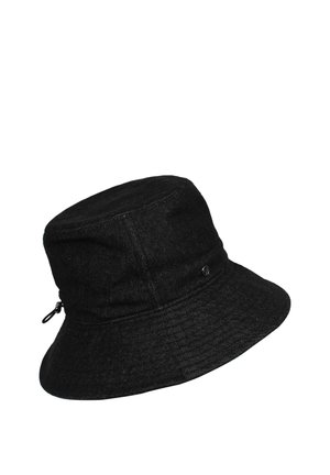 Črn denim klobuk v obliki vedra s strukturiranim vrhom, širokim robom in nastavljivim vrvico. Ima subtilne šive in majhen logotip.