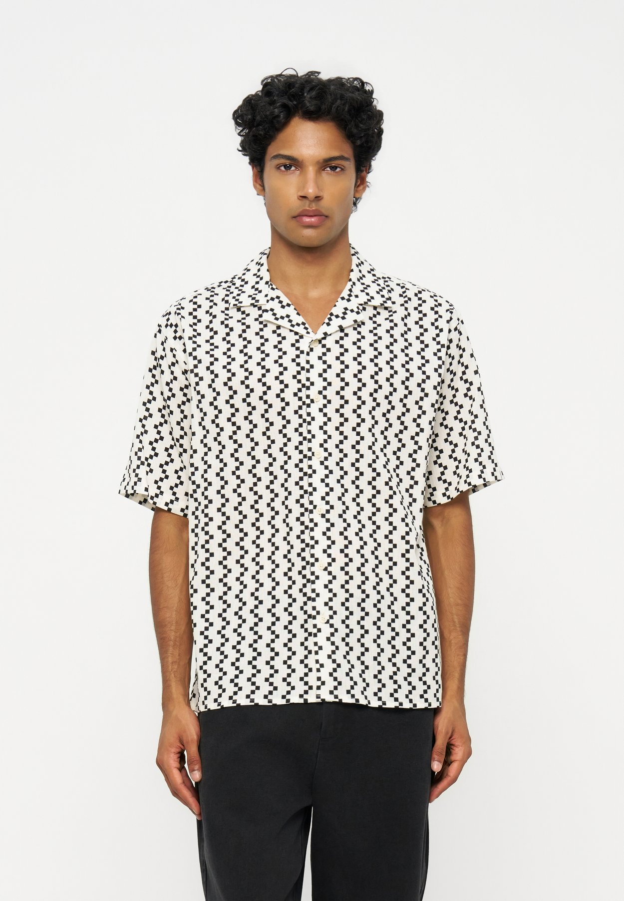 RRHOWIE SHIRT