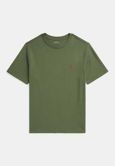 T-shirt de algodão verde oliva de manga curta com decote redondo e um pequeno logotipo bordado em vermelho no lado esquerdo do peito.