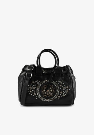 Schwarze Lederhandtasche mit rundem, mit Nieten besetztem Design in metallischen Tönen. Verfügt über zwei Griffe und einen abnehmbaren Schulterriemen. Glatte Textur.