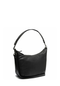 Borsa a spalla nera in pelle con forma curva, tracolla regolabile, chiusura con zip superiore, superficie liscia e design minimalista.