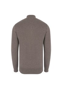 Brązowy sweter dzianinowy z wysokim kołnierzem, długimi rękawami oraz ściągaczami na mankietach i dolnej krawędzi. Gładka tekstura z jednolitym, subtelnym wzorem.