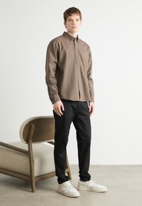 Calvin Klein Jeans GARMENT DYE SHIRT - Srajca - tarmac