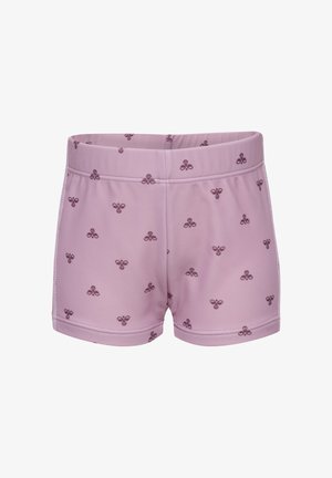 Liliowe szorty wykonane z gładkiej tkaniny, zdobione małymi brązowymi kwiatowymi wzorami, posiadają elastyczną talię i całkowicie obszyty dół.