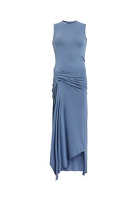 Abito maxi blu senza maniche in tessuto leggero, caratterizzato da un collo rotondo e dettagli in drappeggio laterale con orlo asimmetrico.
