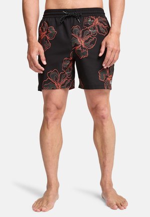 Zwarte zwembroek met rood bloemmotief, elastische tailleband, trekkoord en zijzakken, gemaakt van lichtgewicht, sneldrogende stof.