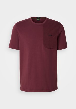 BOSS TEE GLAMPING - Print T-shirt - medium red