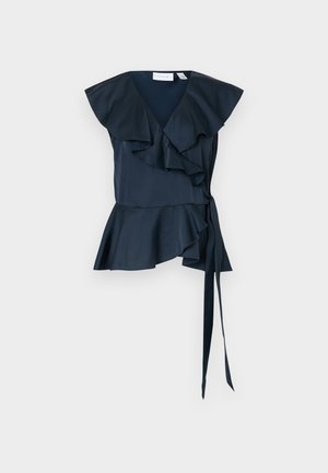 Navy silk omslagstopp med volangärmar och knytband i midjan. Utsvängd nederkant med lager av volanger som framhäver den strukturerade designen.