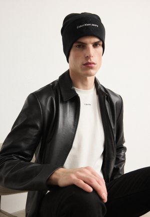 Calvin Klein Jeans, MONO LOGO EMBRO BEANIE UNISEX - Gorro - black