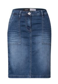 Jupe en denim bleu foncé avec poches avant et détails cousus. Silhouette droite, longueur genou avec fermeture à glissière et bouton.