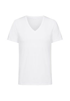 Witte T-shirt met korte mouwen en V-hals, gemaakt van zachte stof. Het heeft een eenvoudig ontwerp met een relaxte pasvorm en geen zichtbare patronen of accenten.