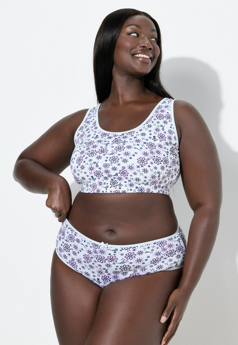 Bílá vnitřní scéna s podprsenkou a odpovídajícími kalhotkami s květinovým vzorem v purpurové a modré barvě. Měkký bavlněný materiál, rovné tvary.