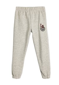 Pantalones de chándal grises hechos de una suave mezcla de algodón, con cintura y puños elásticos, y con "LA NYC" bordado en rojo y negro.