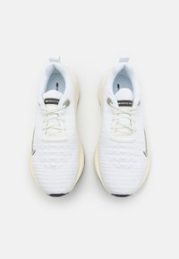 Nike Performance REACTX INFINITY  - Tenisice za cestovno trčanje - white/chrome/sail/coconut milk/team red/black