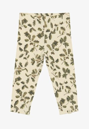 Leggings de tela suave con un fondo beige y un patrón de hoja de roble verde y bellotas. Incluye una pequeña etiqueta de la marca en el dobladillo.