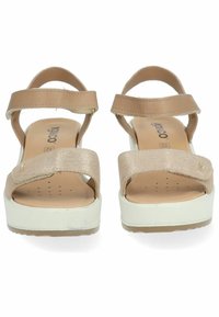 Sandali platform beige chiaro con due cinturini regolabili. Soletta imbottita, tomaia strutturata e suola bianca a contrasto offrono comfort.