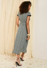 Friends Like These REGULAR FIT - TEXTURED V-NECK TRIM MIDI  - Dnevna haljina - black and white spot