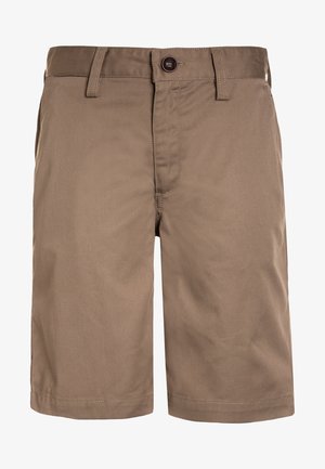 Pantalones cortos para hombre en color beige, a la altura de la rodilla, con trabillas para cinturón, cierre de botón y bolsillos laterales.