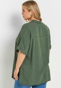 Yours Clothing SHORT SLEEVE   - Camicia - khaki