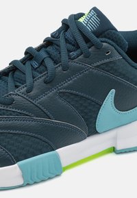 Nike Performance COURT LITE 4 - Māla virsmas laukuma tenisa apavi - armory navy/denim turquoise/volt