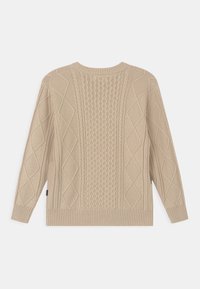 Beige pletený svetr s texturovanými vzory, včetně copánků a diamantů, žebrovanými manžetami a spodním lemem, kulatým výstřihem a jemným povrchem.