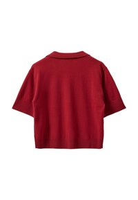 Rode polo shirt met korte mouwen, gemaakt van zacht materiaal, met een rechte snit, platte kraag en geribbelde zoom. Eenvoudig ontwerp zonder patroon.