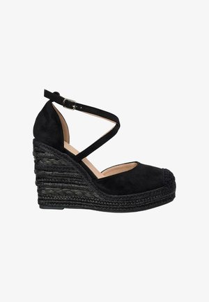 Alma Blue, Lodičky s platformou - black