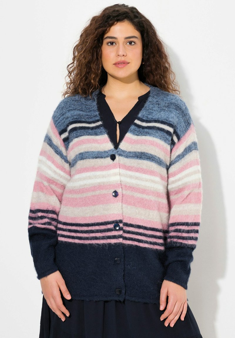 Stickad cardigan med horisontella ränder i blått, rosa och créme. Mjuk textur, v-ringning och knappstängning. Långa ärmar.