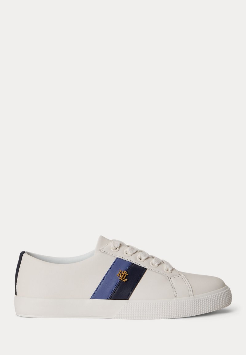 Λευκό χαμηλό sneaker με μπλε δερμάτινες ρίγες και χρυσό λογότυπο "RL" στο πλάι, λευκούς κορδόνια και υφασμένο καουτσούκ σόλα.