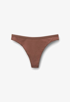 Hnědé bavlněné tanga s hladkou texturou, minimalistickým designem a úzkým pasem bez viditelných vzorů nebo akcentů.