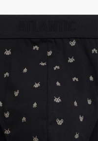 Czarna bawełniana bielizna z teksturowanym elastycznym paskiem w talii z napisem "ATLANTIC". Wyraźny nadruk małych jasnoszarych ikon związanych z grami.