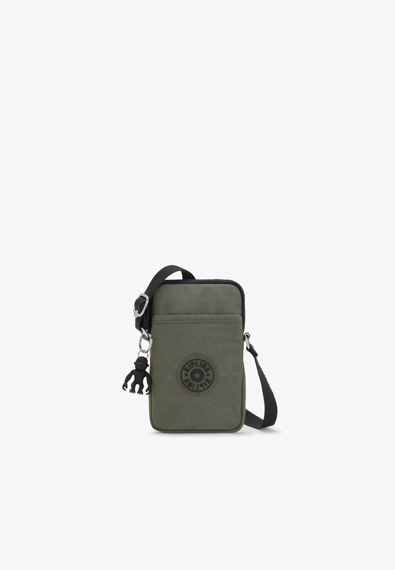 Borsa a tracolla verde in tessuto con chiusura a zip, patch logo sul fronte e un accento di un portachiavi a forma di scimmia. Presenta una tracolla regolabile e una forma rettangolare.