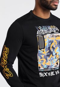 Six Valves Long sleeved top - schwarz