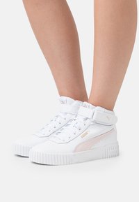 Puma CARINA MID - Sneakers alte - white/frosty pink/gold