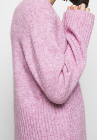 By Malene Birger Neule - pink