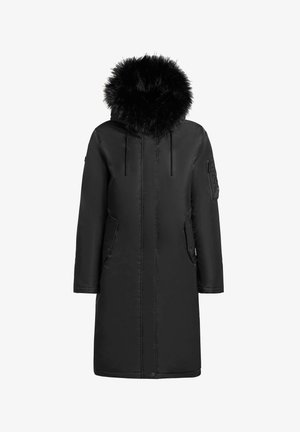 Cappotto imbottito nero con cappuccio in pelliccia sintetica, zip frontale, tasche laterali e tasca utility sulla manica. Texture liscia e design lungo fino al ginocchio.