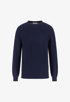 Granatowy sweter z teksturowanej dzianiny, z uniesionym logo "GUESS" z przodu, okrągłym dekoltem i długimi rękawami.