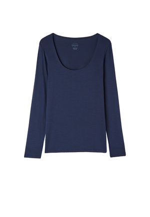 Chemise à manches longues bleu marine avec un col rond, fabriquée en tissu lisse, dotée d'une coupe classique sans motifs ni embellissements.