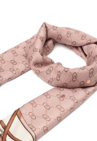 Foulard rosa realizzato in tessuto morbido, con un motivo a logo ripetuto in marrone, arricchito da accenti di puntini arancioni chiari e una consistenza liscia.