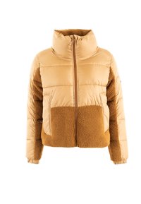 Beige vadderad jacka med en brun plyschfleecepanel. Hög krage, dragkedja framtill och elastiska muddar. Texturerade tygdetaljer på bröstet.