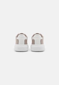 Calvin Klein LACE UP - Sneakers low - atmosphere/white