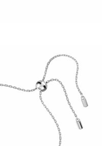 Collier réglable en argent avec une perle ronde et deux extrémités de chaîne suspendues, présentant une texture lisse et une finition polie.